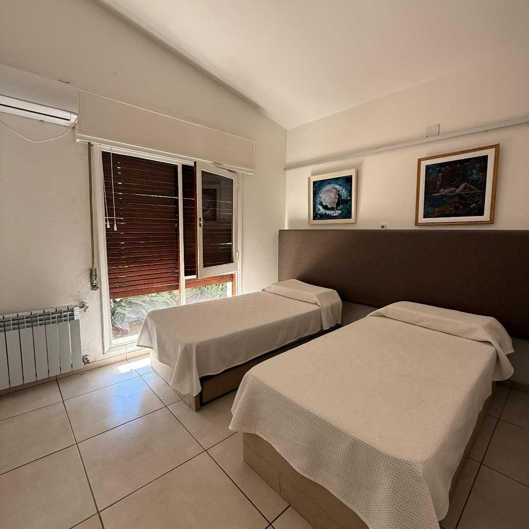 Foto de IMPORTANTE CHALET EN VENTA + MONOAMBIENTEB° José Muñoz – Villa Carl, imagen 4