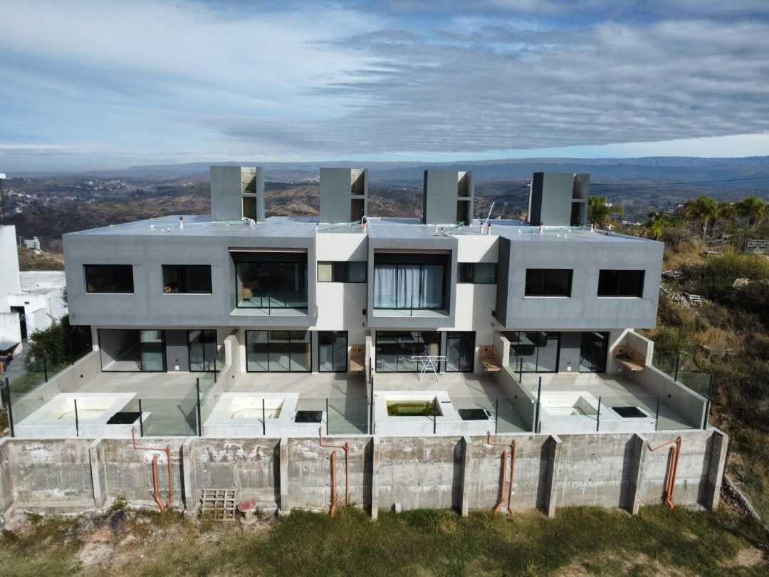 Foto de CASA DÚPLEX PREMIUM CON JACUZZI Y VISTAS A LAS SIERRAS–VILLA DEL LAGO, imagen 1