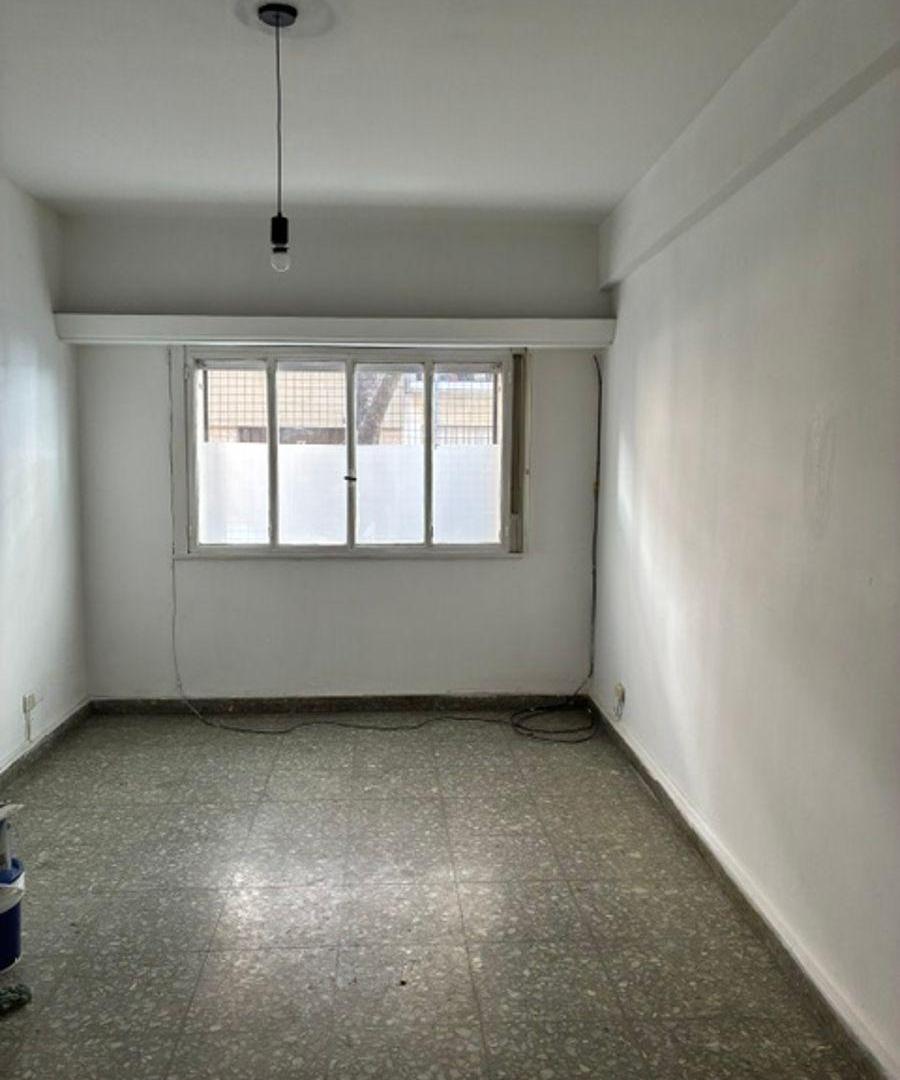 Foto de Departamento de 3 ambientes c/ dependencias y patio en venta, imagen 2