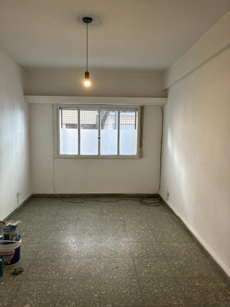 Foto de Departamento de 3 Ambientes C/ Dependencias y Patio en Venta, imagen 2