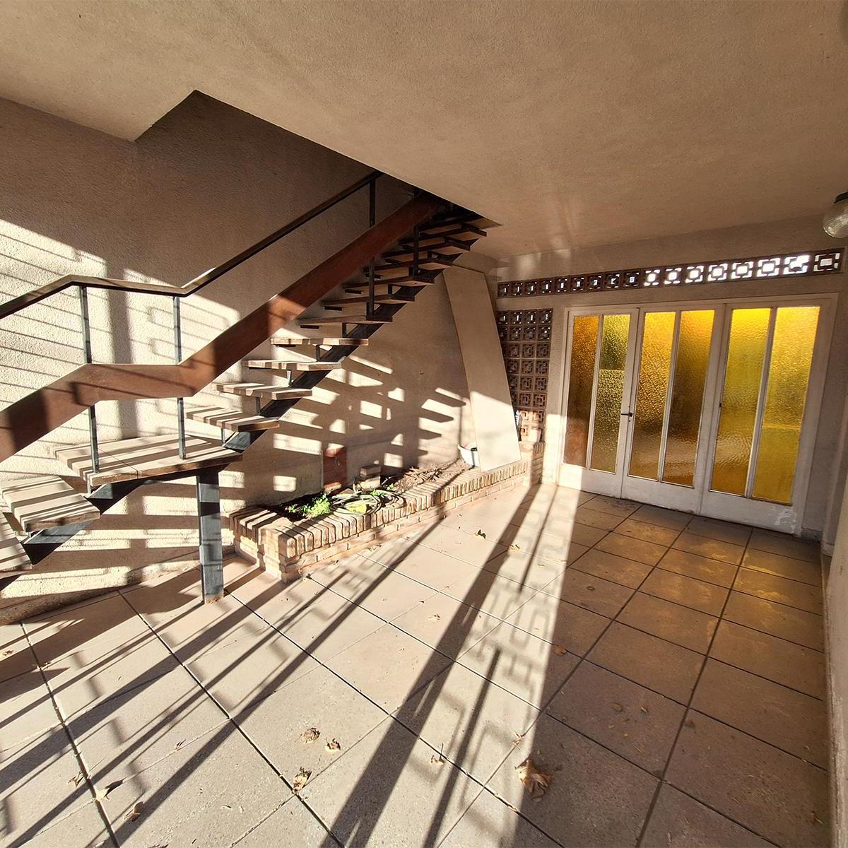 Casa de Cinco Dorm. con Patio y Garage 2