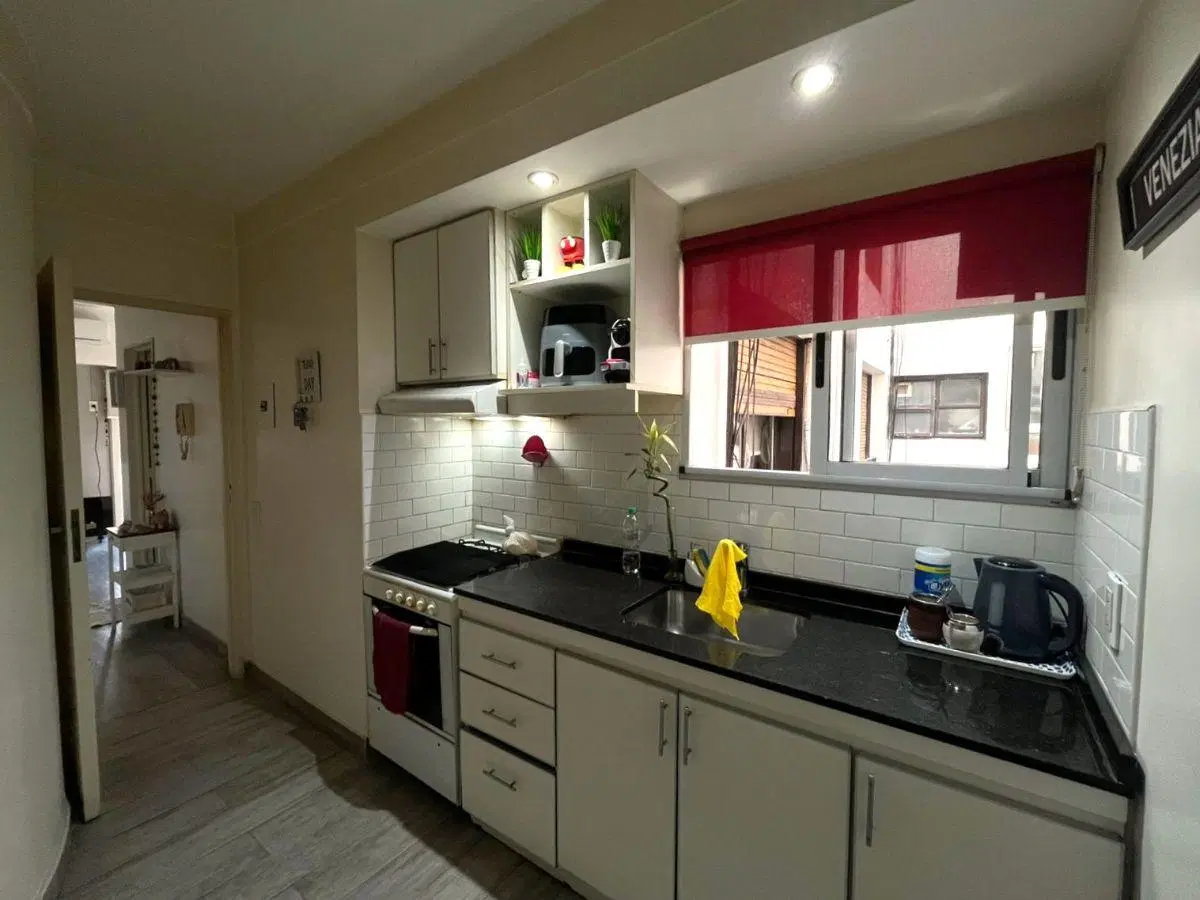 Departamento de 2 ambientes sobre avenida Montes de Oca en Barracas 2
