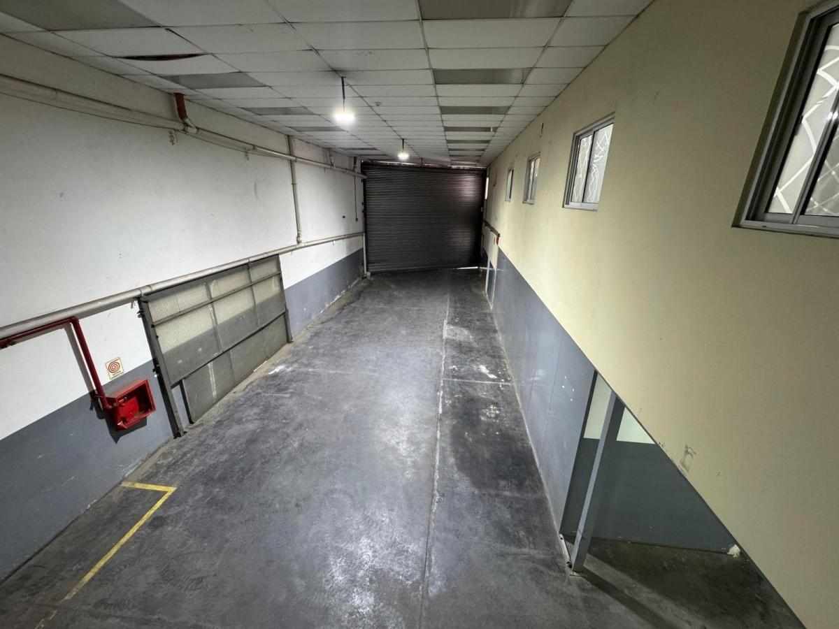 Foto de Amplio Galpón/Depósito en alquiler en Barracas, imagen 5