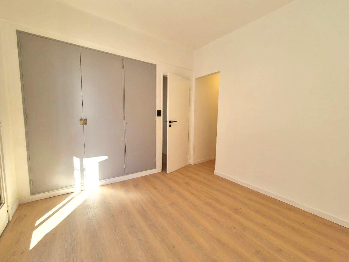 Foto de OPORTUNIDAD! Departamento de 4 ambientes con balcón en Barracas, imagen 3