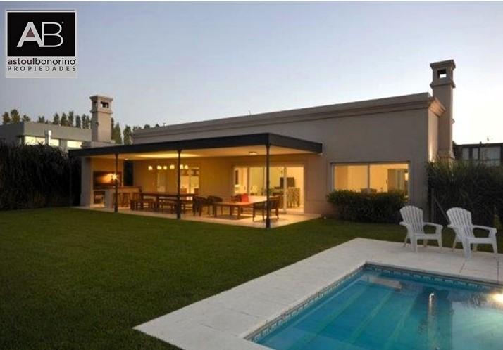 CASA EN VENTA EN BARRIO BS AS VILLAGE