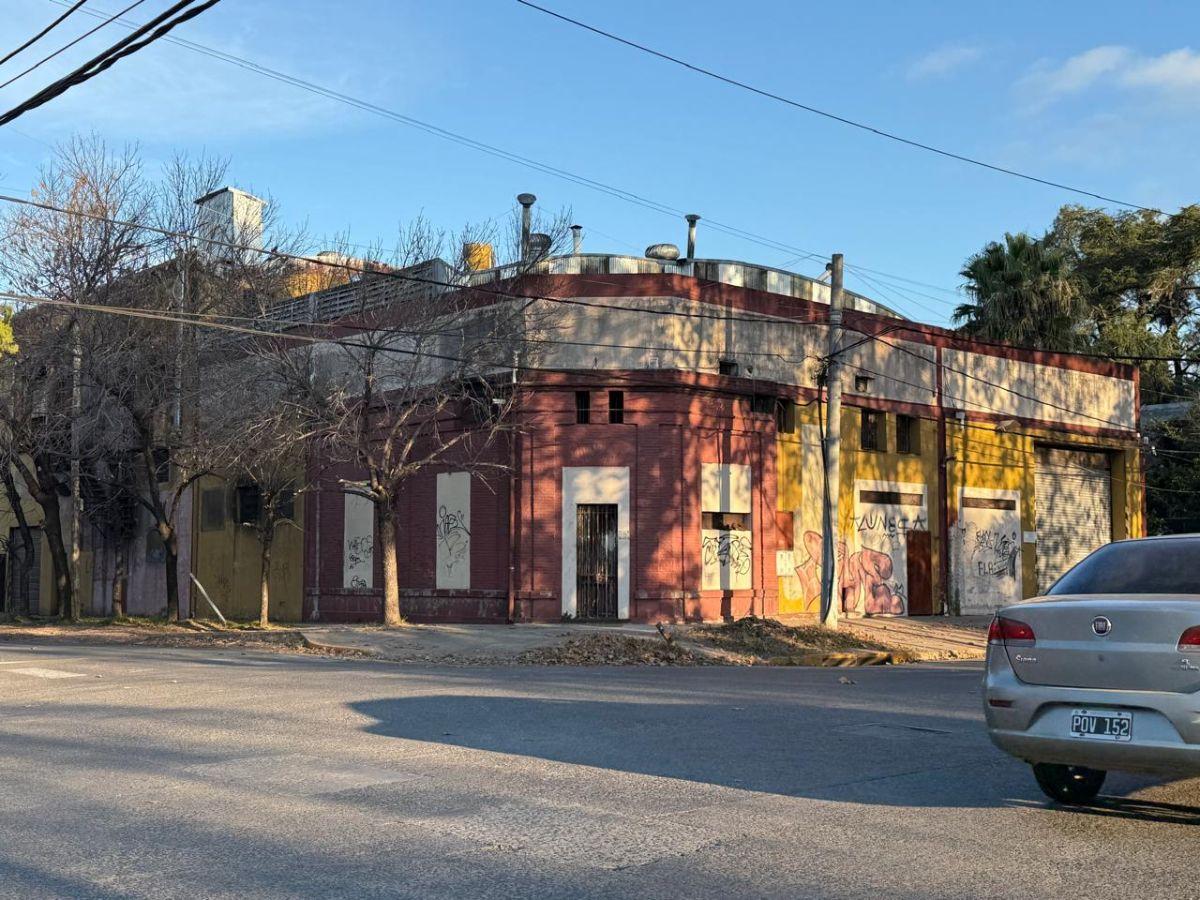 Oficinas con deposito comercial en venta en Bella Vista