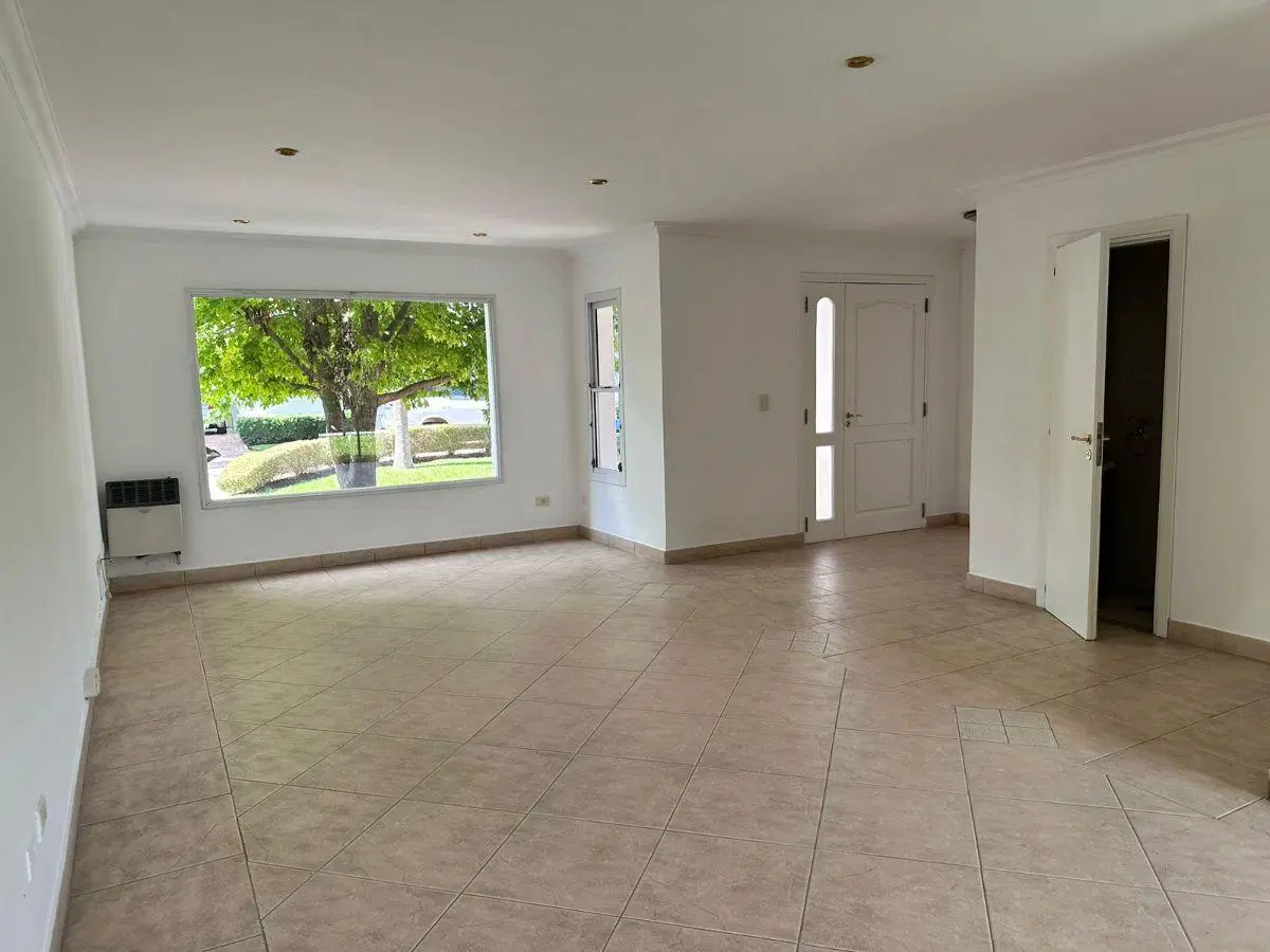 CASA EN VENTA BARRIO LA ARAUCARIA 1