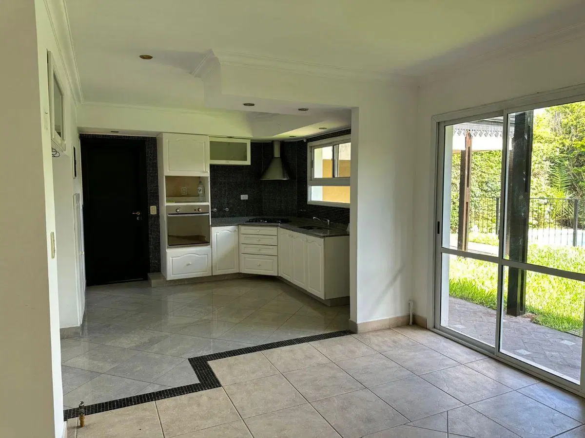 CASA EN VENTA BARRIO LA ARAUCARIA 5