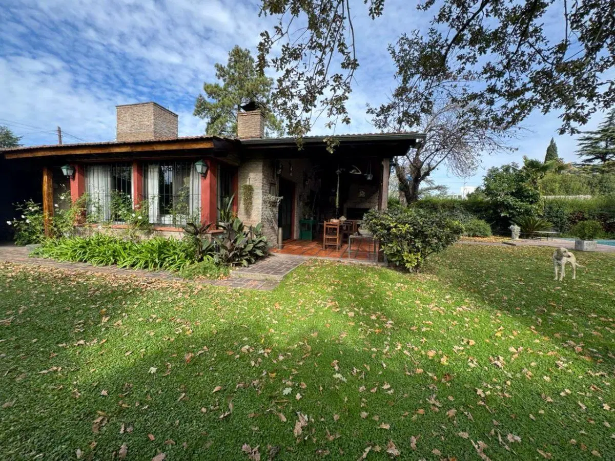 IMPORTANTE CASA EN VENTA EN BELLA VISTA 4