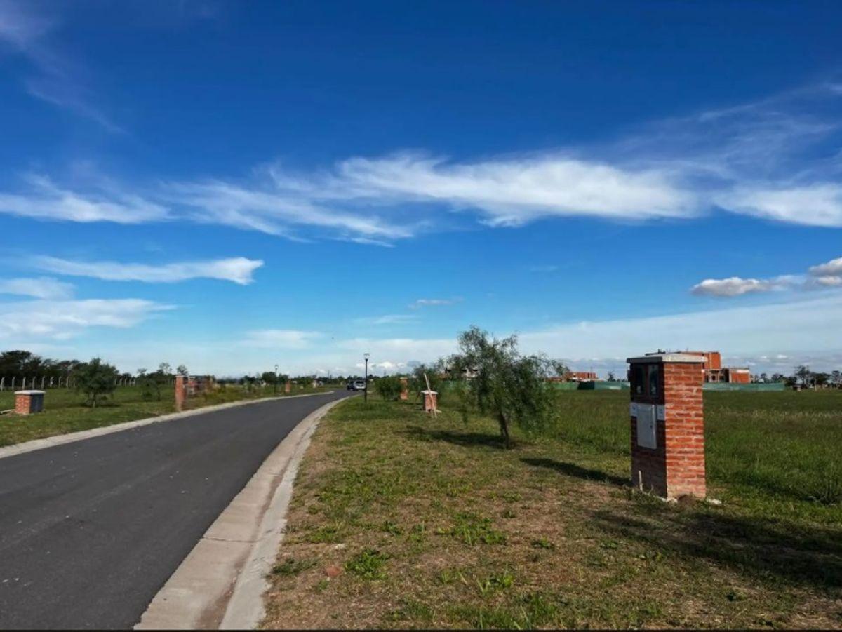 Foto de LOTE EN VENTA EN BARRIO VILLAGE PLAZA, imagen 1