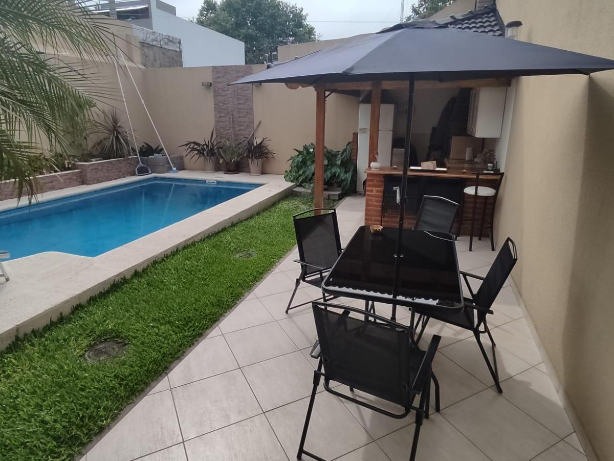 Foto de Hermoso CHALET 5 amb Piscina Cochera Venta Ramos Mejia, imagen 5