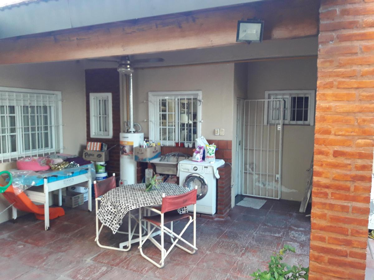 Casa Lote propio 3 amb Cochera Fondo Venta - Villa Luzuriaga