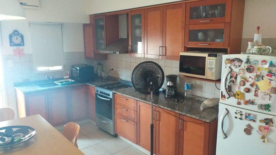 Foto de OPORTUNIDAD DE VENTA! Triplex 4 AMB Cochera Venta Ramos Mejia, imagen 5