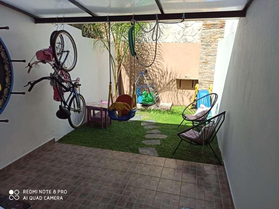 Triplex 4 ambientes Cochera Fondo libre Venta Villa Luzuriaga