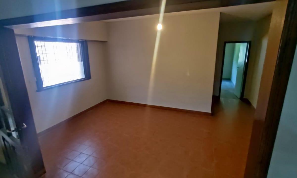 Chalet 5 ambientes, garage, quincho, jardín - Venta Villa sarmiento.