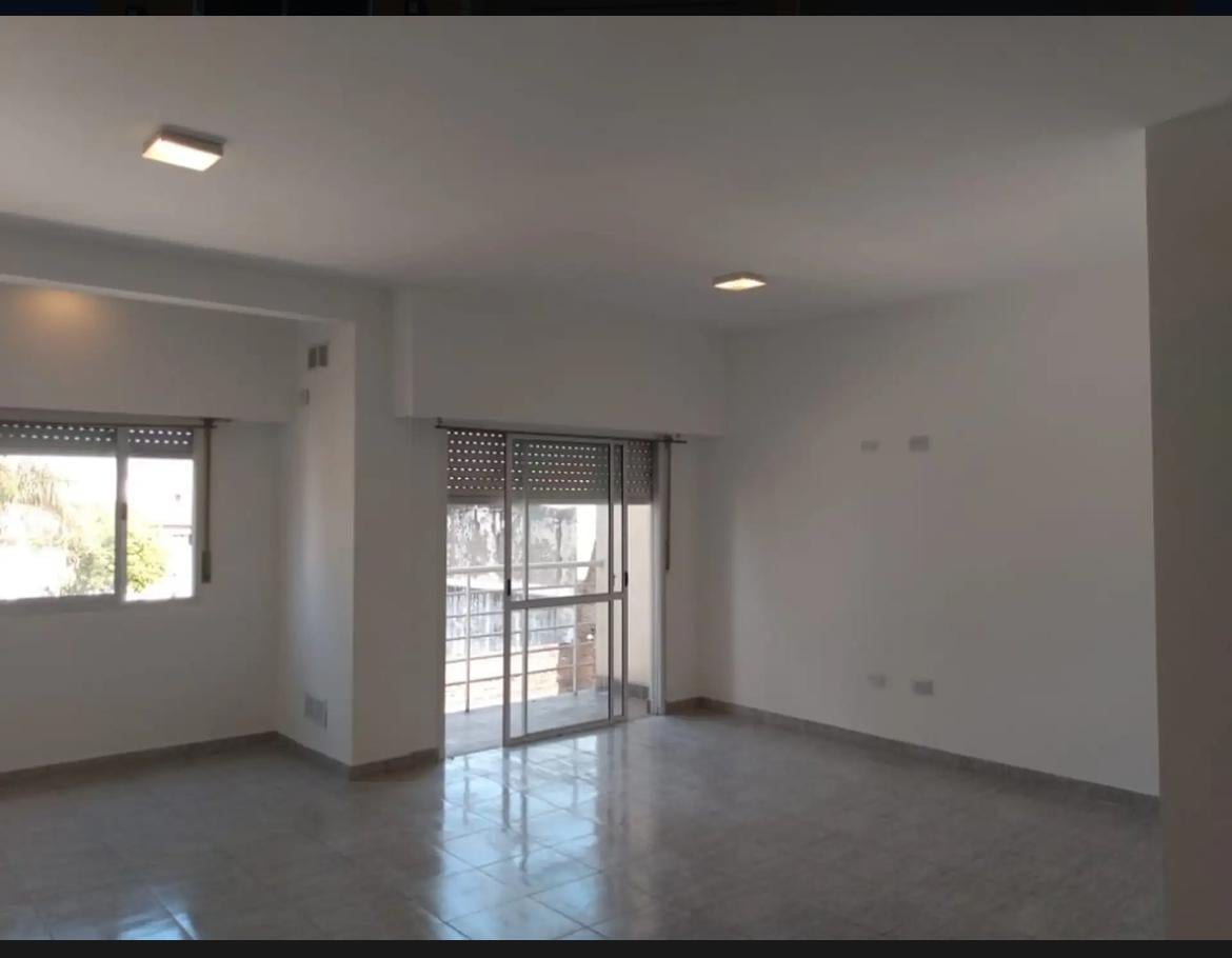 Departamento Monoambiente, lavadero, balcón - Venta Ramos Mejía.