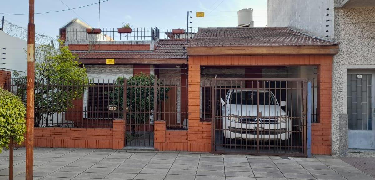 Casa 3 amb. Garage, patio, terraza - Venta Ramos Mejía. APTO CREDITO HIPOTECARIO