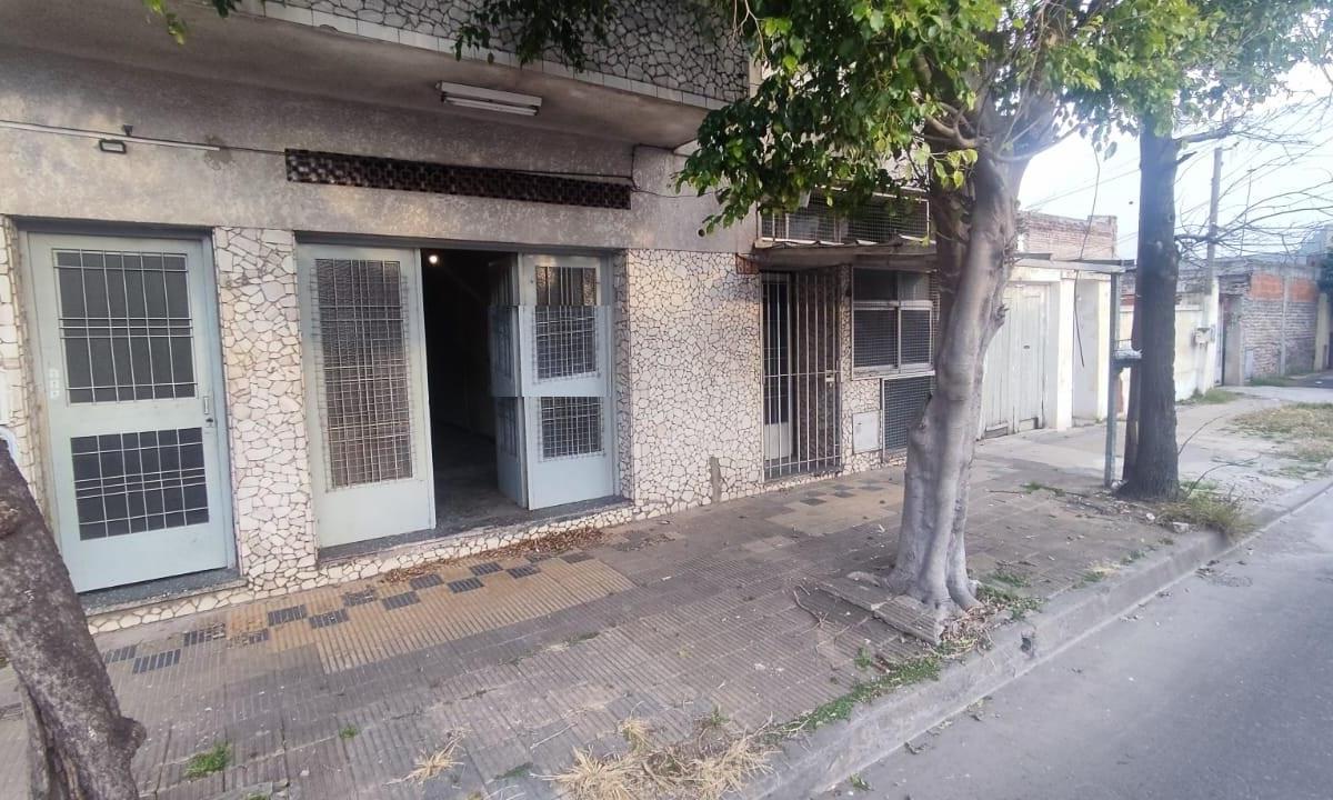 Foto de Casa PH 3 ambiente A refaccionar cochera fondo terraza - Venta - Ramos, imagen 3