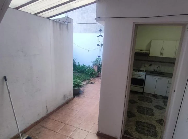 Ph 2 amb con Patio sin expensas en el centro de Ramos-$500.000 1