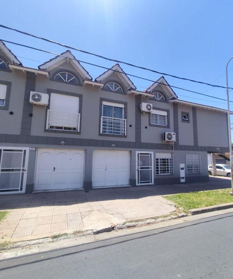 Duplex en Venta 4 ambientes Impecable Cochera Patio Ramos Mejia