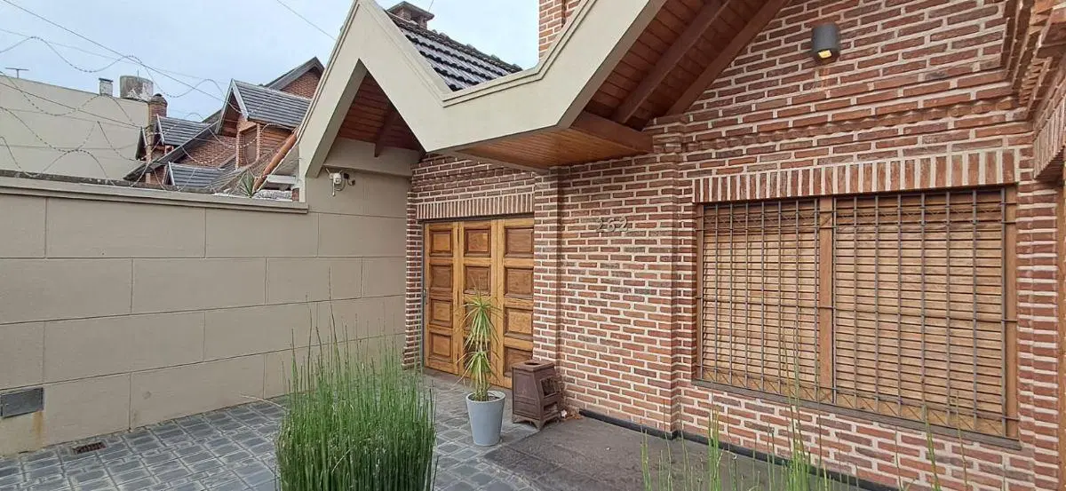 Casa/Lote Propio 8.66x24 a Refaccionar 3 ambientes Venta Lomas del Mirador 3