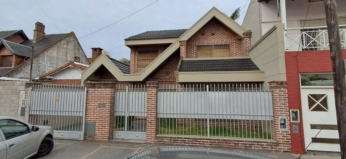Casa/Lote Propio 8.66x24 a Refaccionar 3 ambientes Venta Lomas del Mirador 2