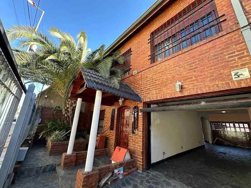 Chalet En Venta En Villa Sarmiento