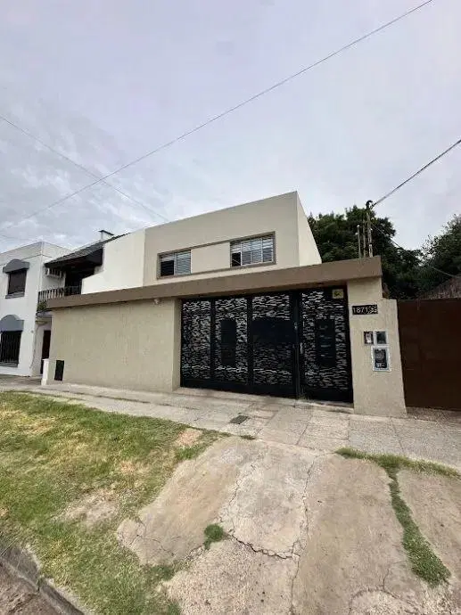 Casa En Venta En El Palomar 5