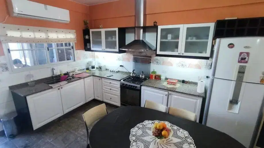 Chalet En Venta En Villa Luzuriaga 2
