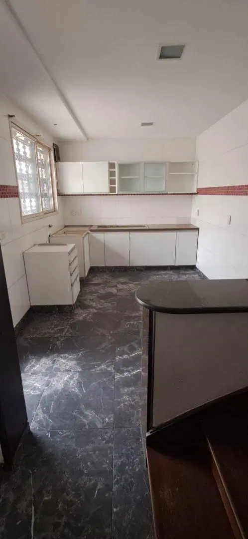 Casa 7 ambientes o mas. | Maipu al 300 1