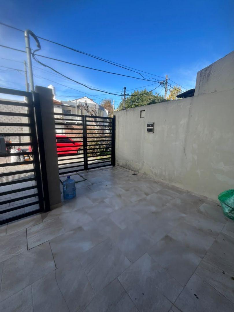 Foto de Departamento 2 ambientes Cochera Patio Alquiler villa luzuriaga, imagen 2