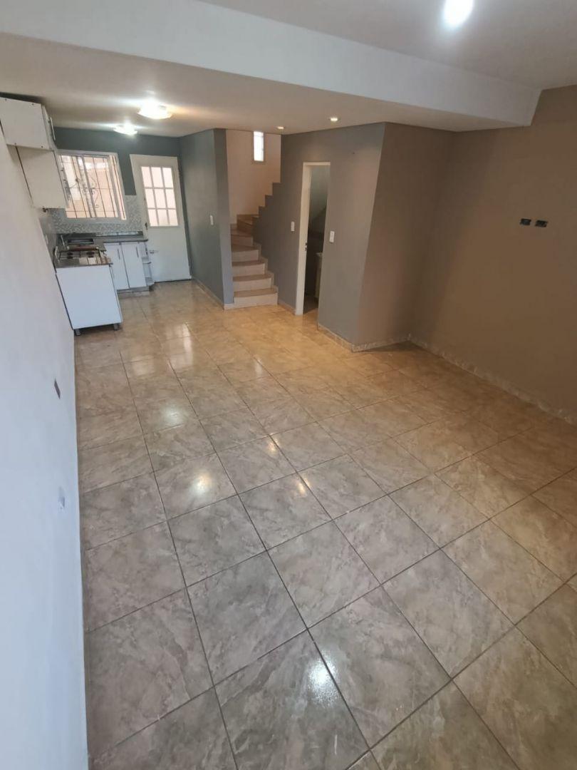 Foto de Duplex 3 ambientes frente cochera patio Alquiler Ramos Mejia, imagen 3