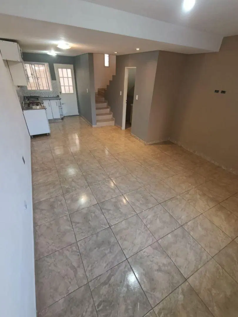 Duplex 3 ambientes frente cochera patio Alquiler Ramos Mejia 3