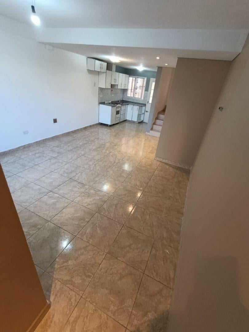 Foto de Duplex 3 ambientes frente cochera patio Alquiler Ramos Mejia, imagen 2