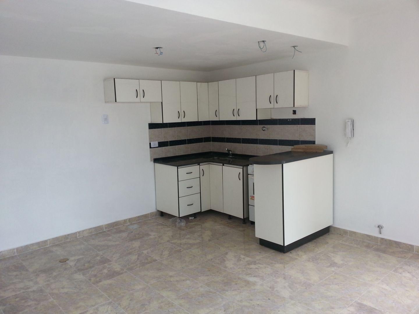 Foto de Departamento 2 amb frente cochera patio alquiler ramos mejia, imagen 3