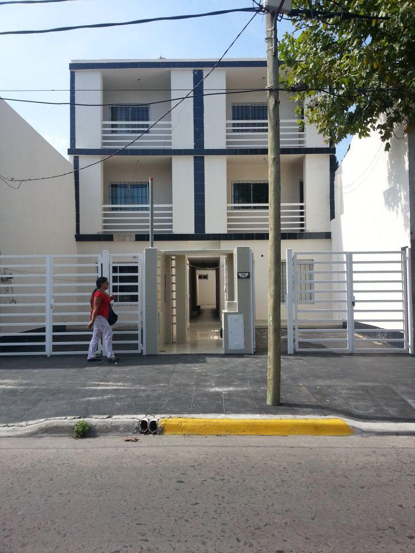 Foto de Departamento 2 amb frente cochera patio alquiler ramos mejia, imagen 1
