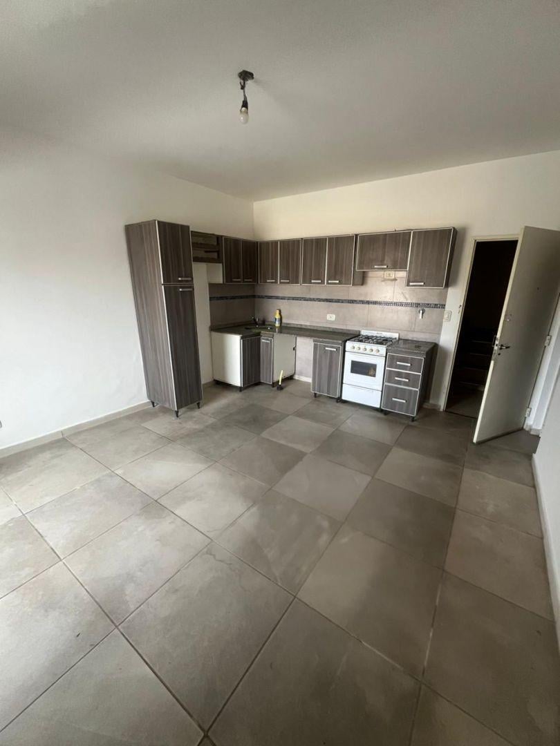 Foto de depto 2 amb al frente con balcon- muy luminoso- $490.000, imagen 2