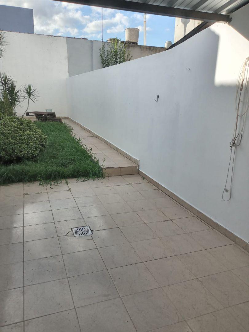 Foto de Departamento 2 y 1/2 amb Fondo Alquiler Villa Luzuriaga, imagen 2