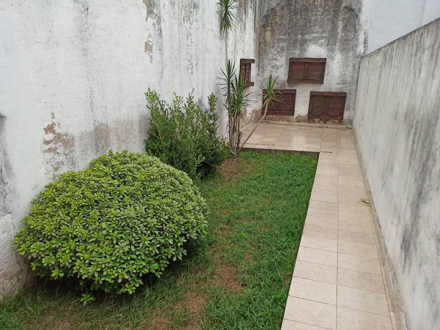 Departamento 2 y 1/2 amb Fondo Alquiler Villa Luzuriaga