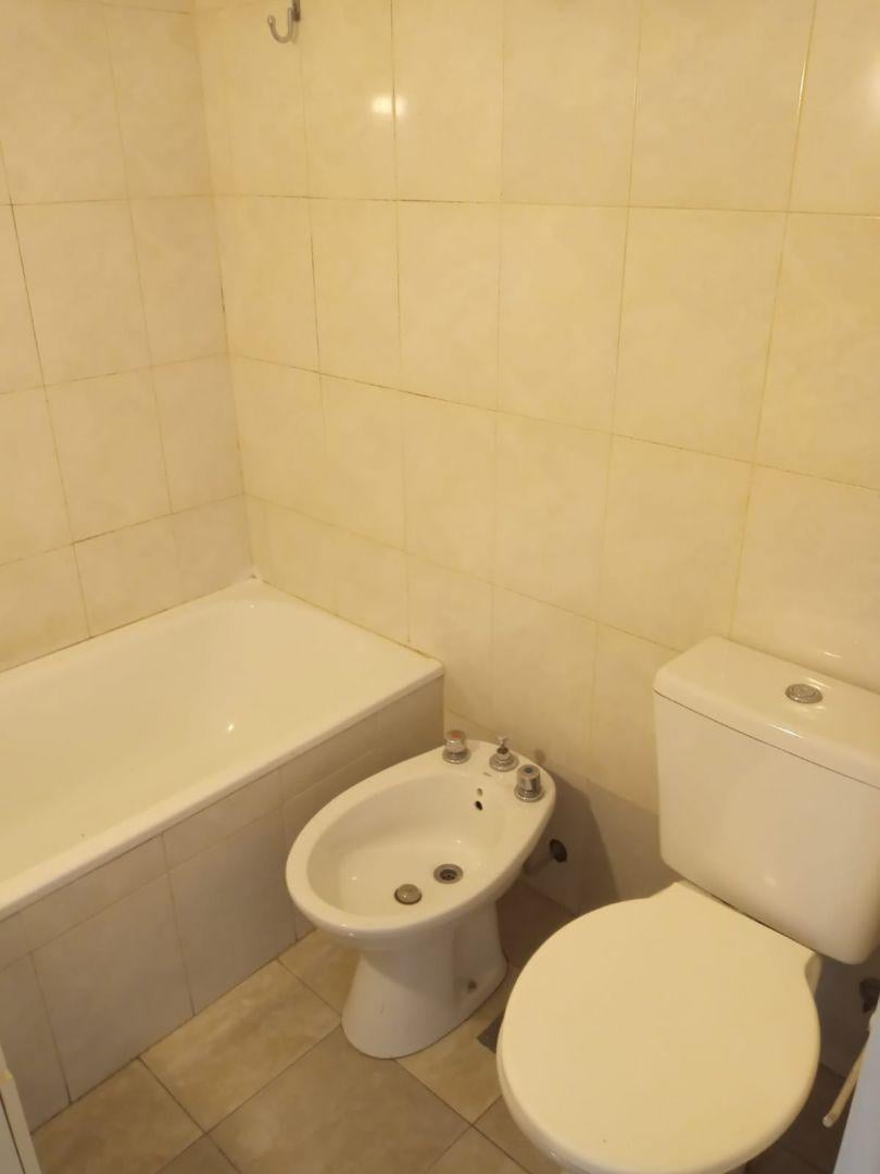 Foto de Departamento 2 y 1/2 amb Fondo Alquiler Villa Luzuriaga, imagen 4