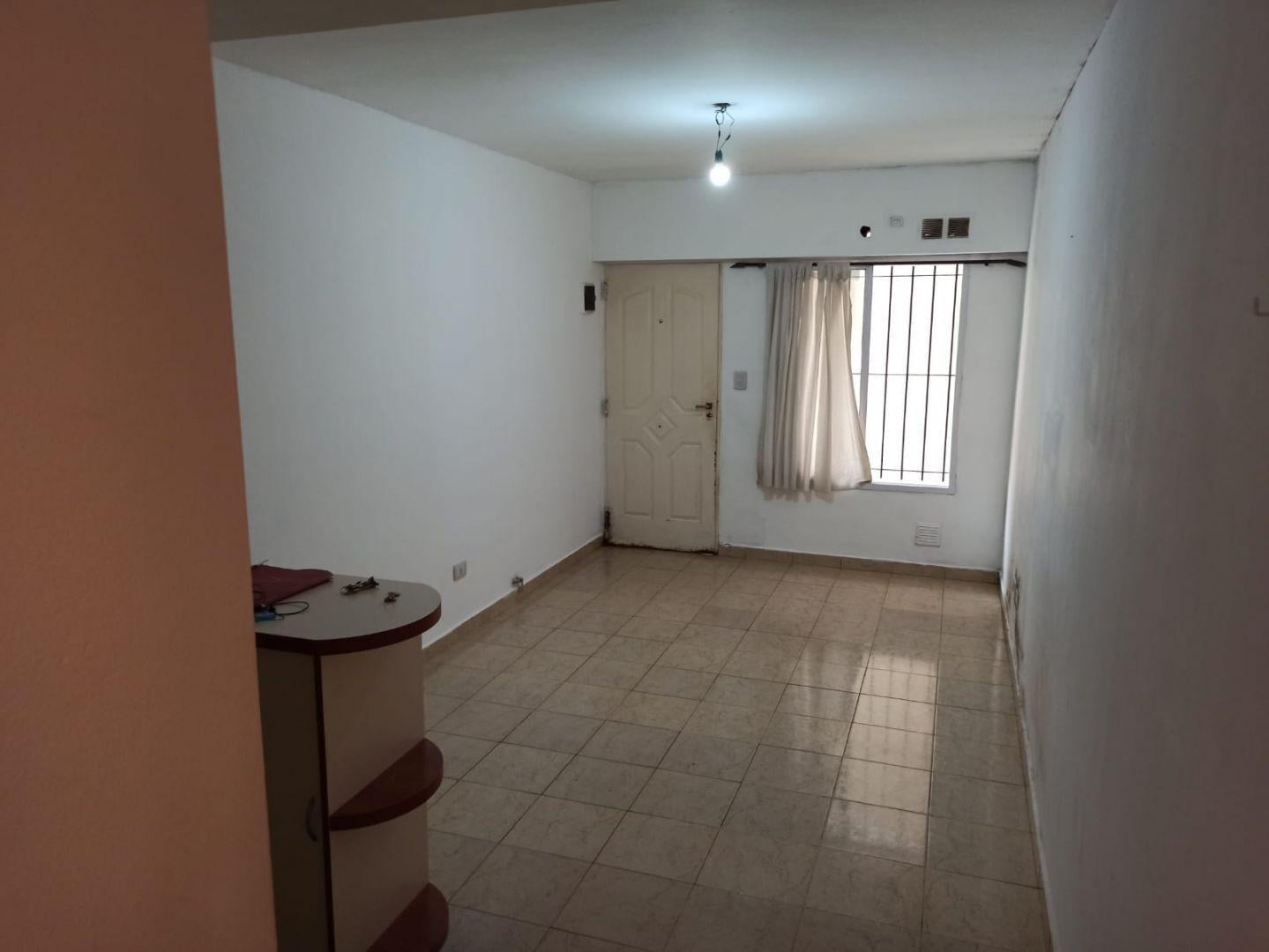 Foto de Departamento 2 y 1/2 amb Fondo Alquiler Villa Luzuriaga, imagen 1
