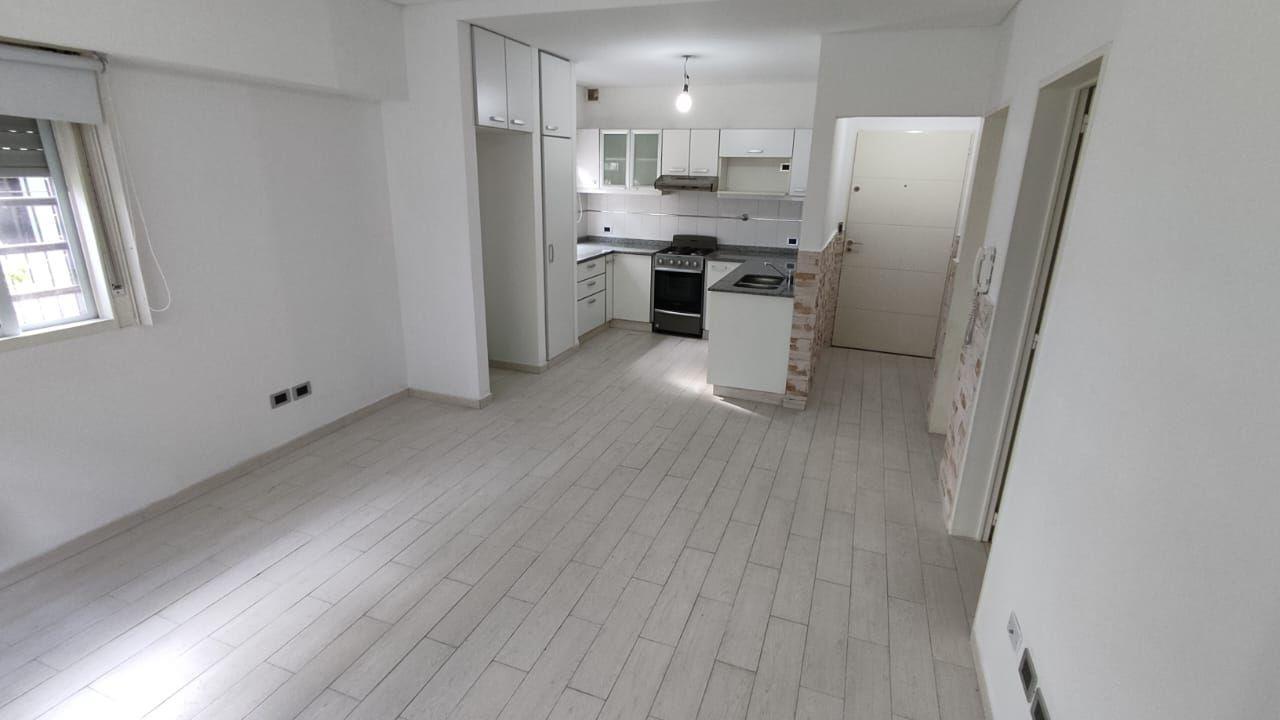 Foto de Departamento 2 amb P Baja Cochera Venta Ramos/Villa Sarmiento, imagen 2