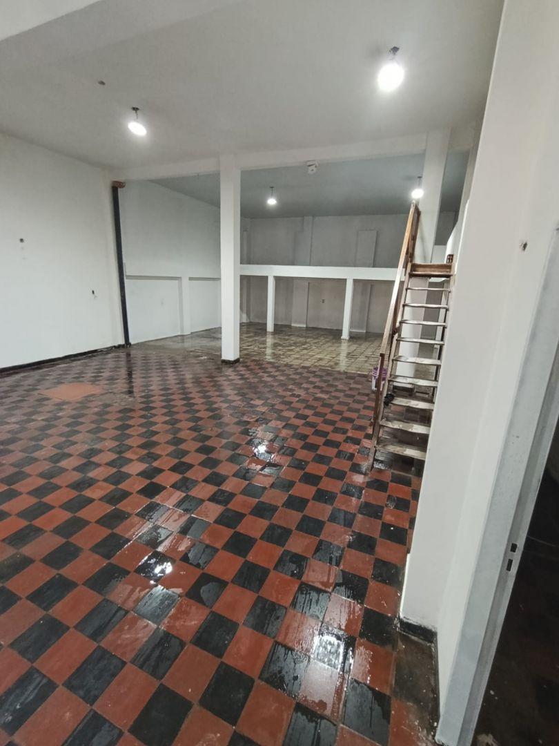 Foto de Local/Deposito 205mts sobre Av. Alquiler Ramos Mejia, imagen 1