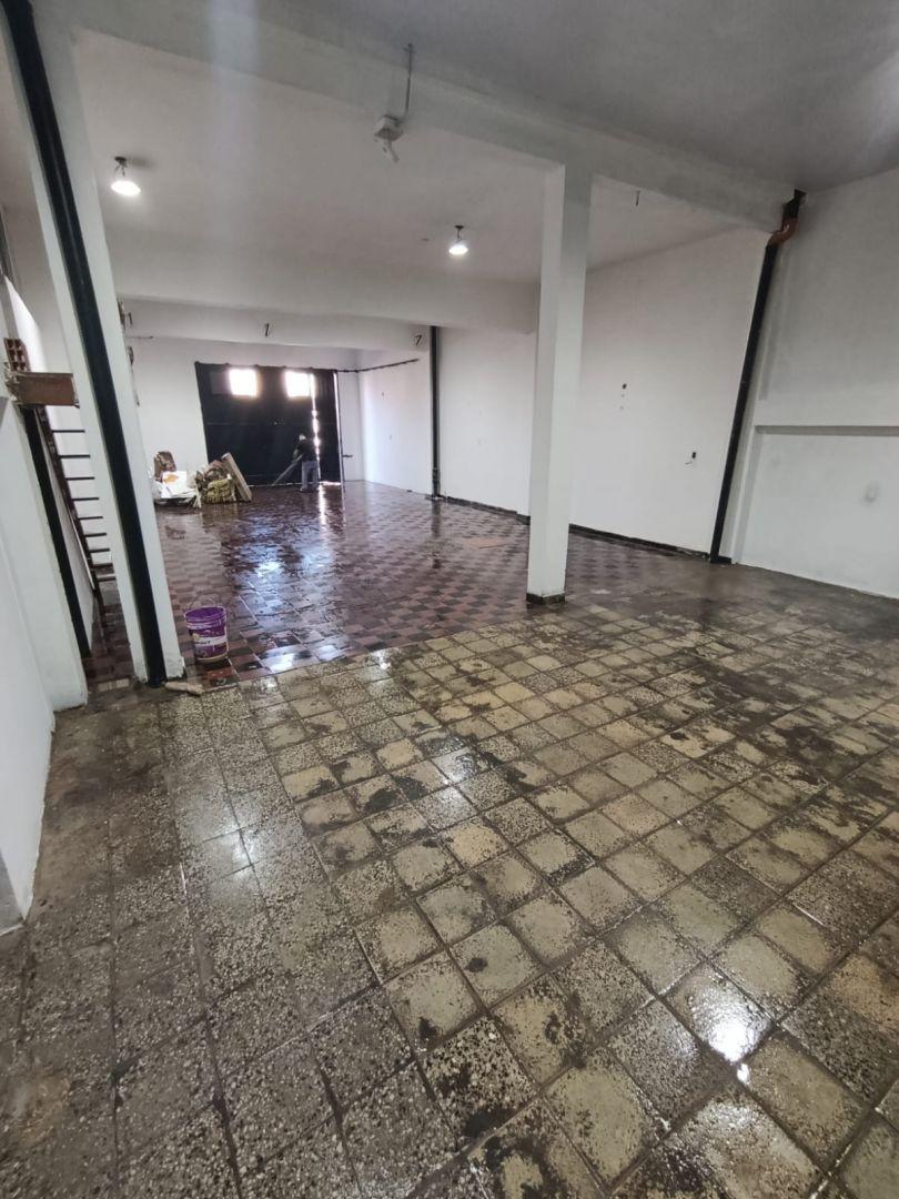 Foto de Local/Deposito 205mts sobre Av. Alquiler Ramos Mejia, imagen 2