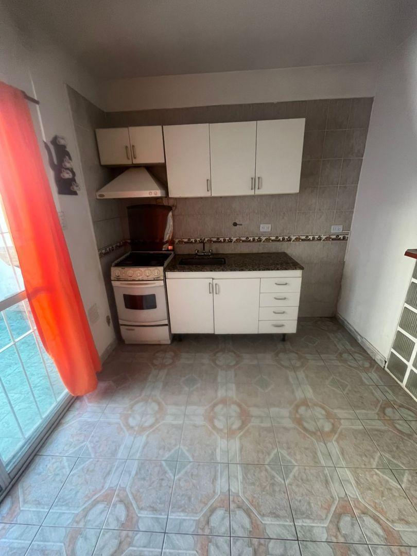 Foto de duplex 3 amb con patio- acepta mascota pequeña- Valor $700.000, imagen 2