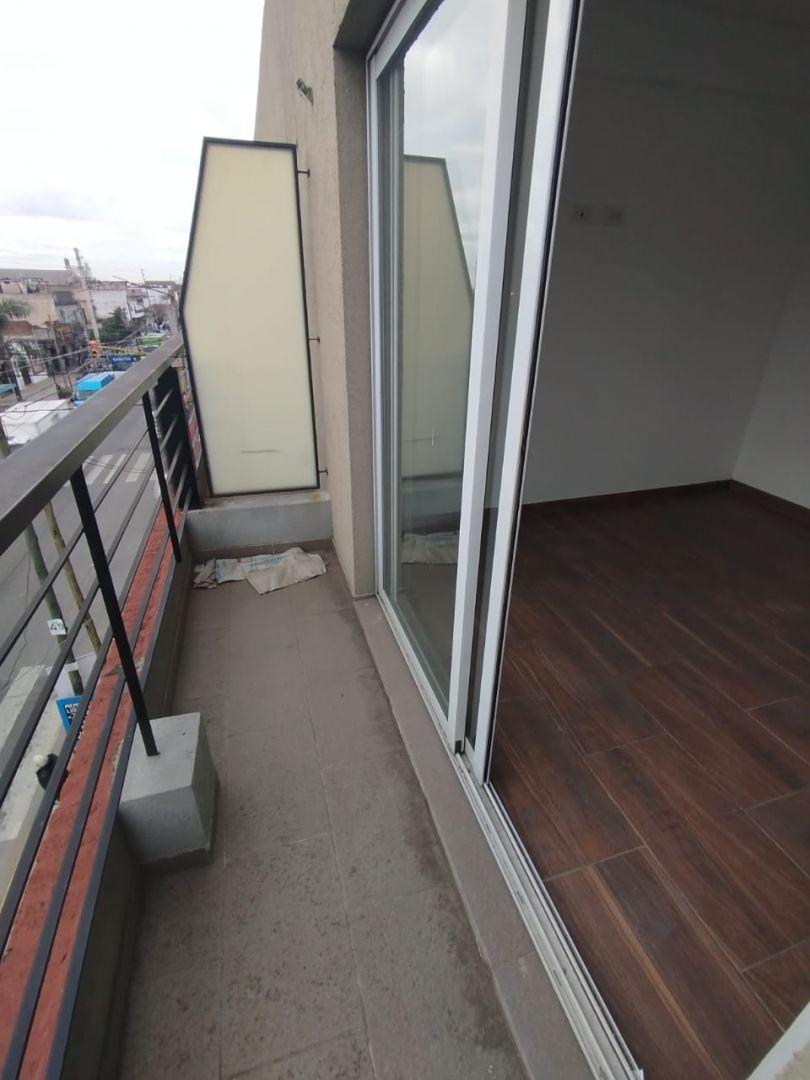 Foto de Depto. t/ duplex 3 amb Frente Balcon Alquiler Lomas/Tablada$650.000, imagen 2