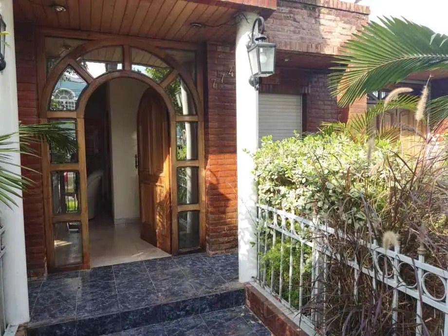 Foto de Hermoso Chalet 4 Amb Cochera Fondo Venta Ramos Mejia Centro, imagen 2