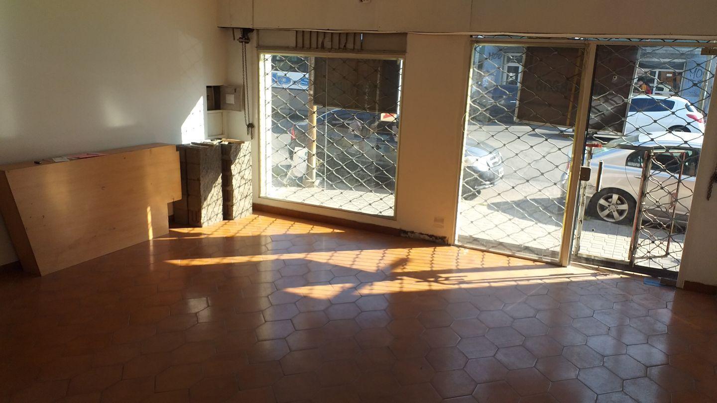 Foto de Local Alquiler Sobre Avenida S/expensas Lomas del Mirador, imagen 3