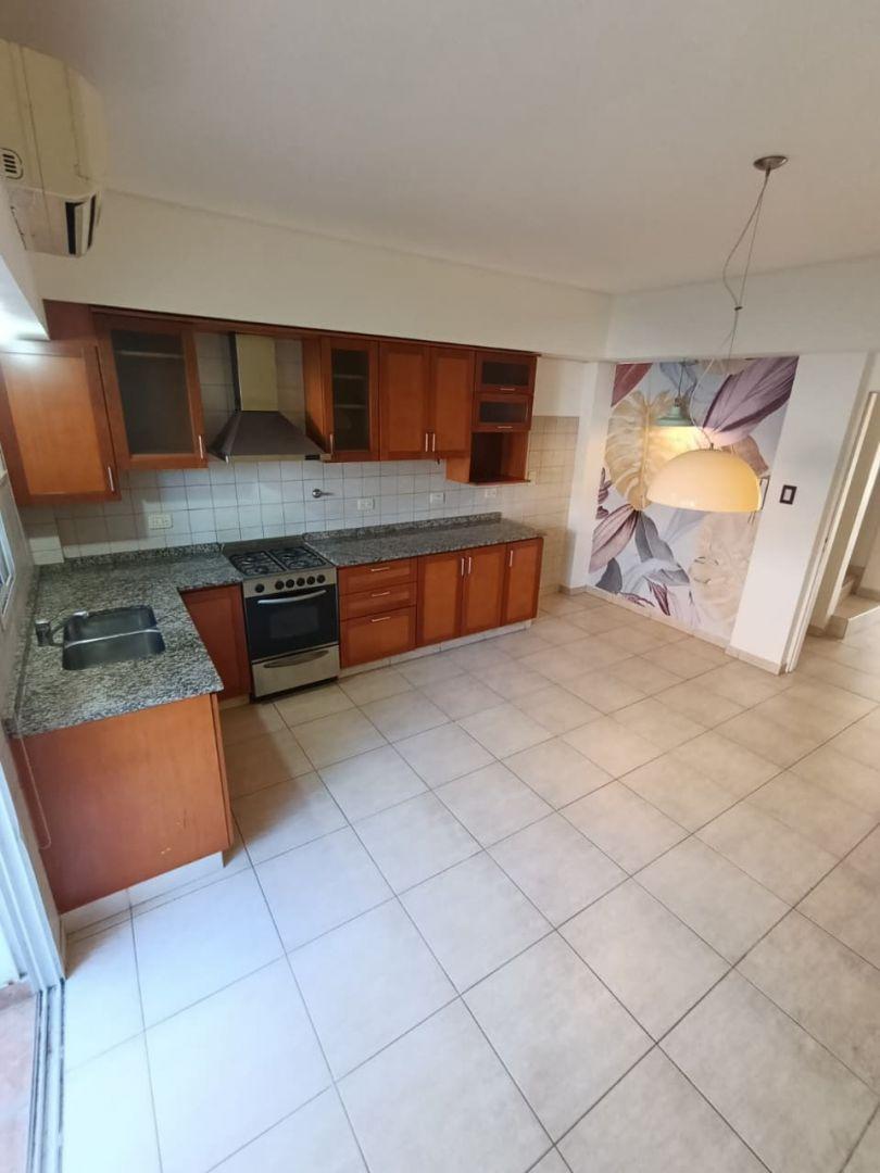 Foto de Triplex 4 amb Cochera Venta Ramos Mejia OPORTUNIDAD, imagen 2