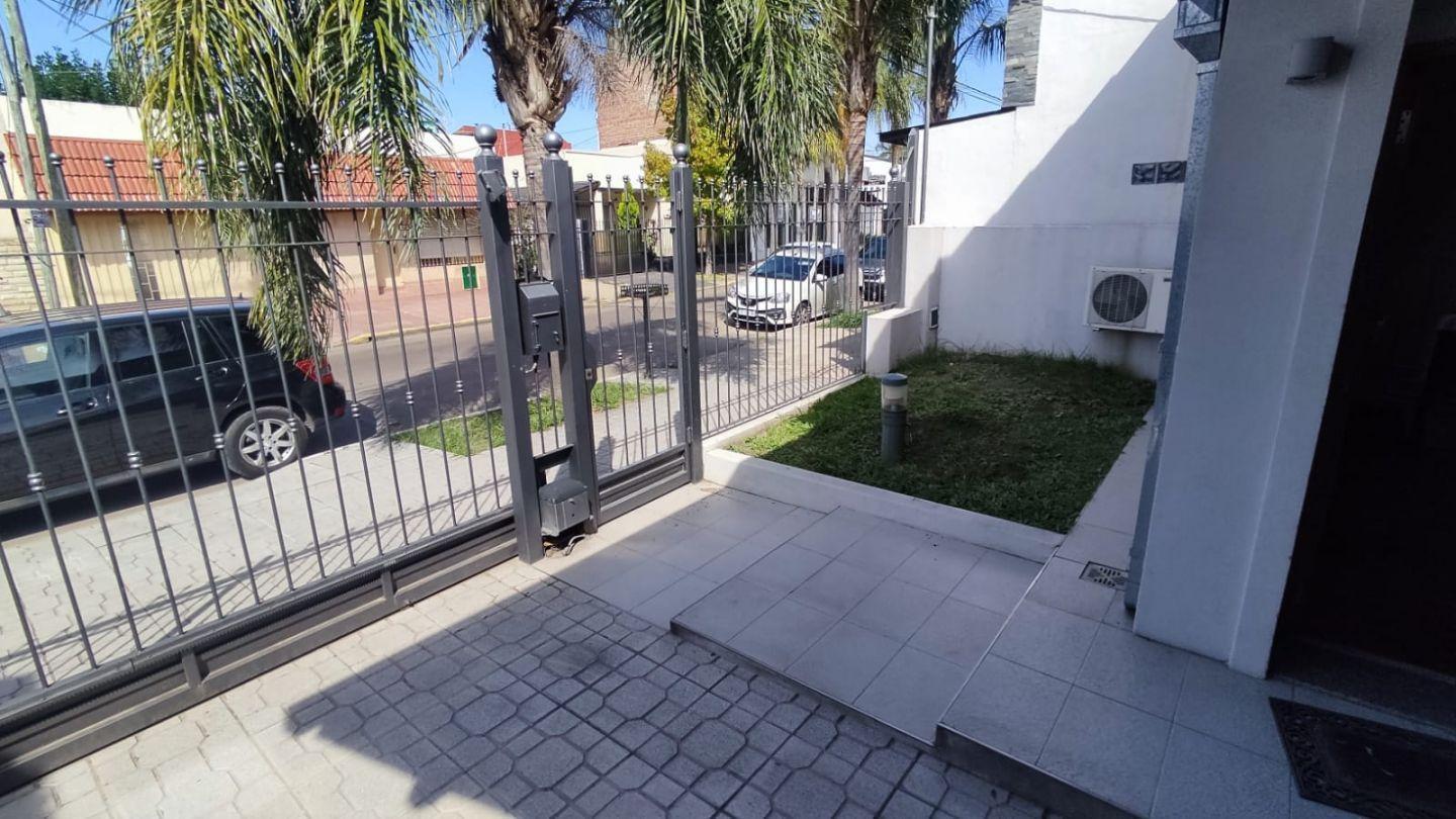 Foto de Chalet 3 amb Quincho Piscina Venta Ramos Mejia, imagen 4